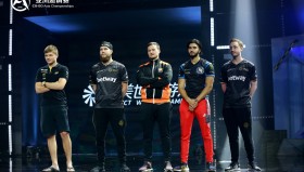 英雄武器使用率暴跌，职业赛场更追求稳定与团队配合。