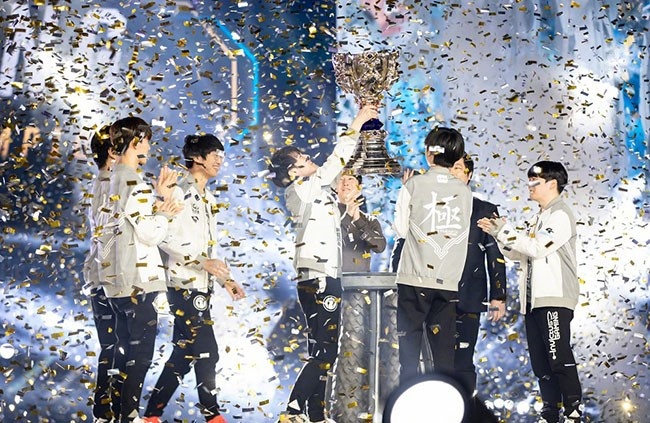 LPL瑞士轮抽签引争议！IG战队缺席对阵，Doinb直播调侃抽签公平性质疑，瑞士轮赛制再成焦点-乐鱼电竞